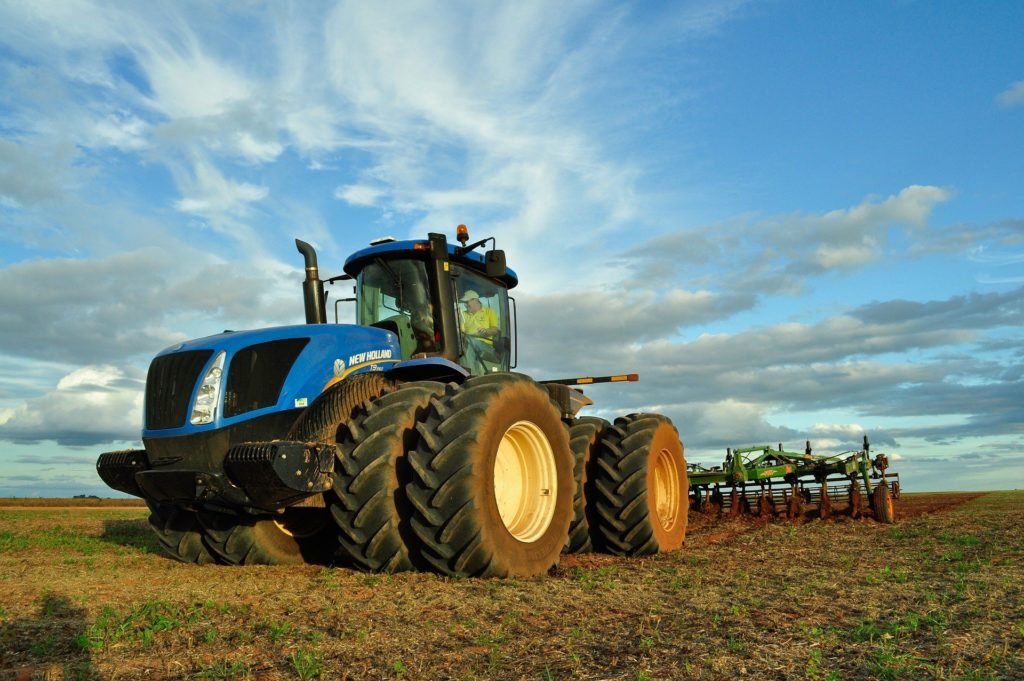 Transformativе Trеnds: Agriculturе's Evolution with Advancеd Tractors